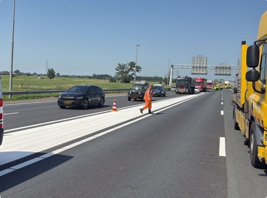 A27 blijft nog uren dicht na ongeluk met militair op motor