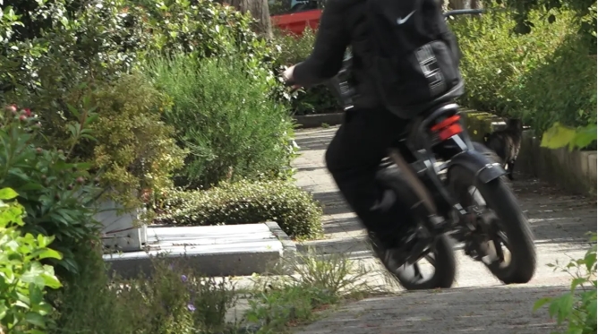 Jongens van twaalf opgepakt na mishandelingen, fatbikes in beslag genomen